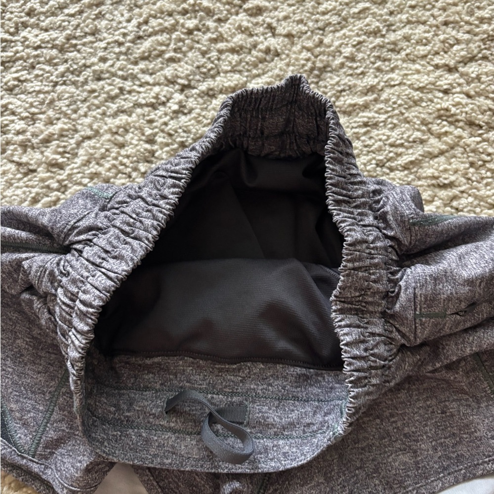 lululemon athletica Women's Heathered Gray Hottie Hot Shorts - Picture 5 of 6